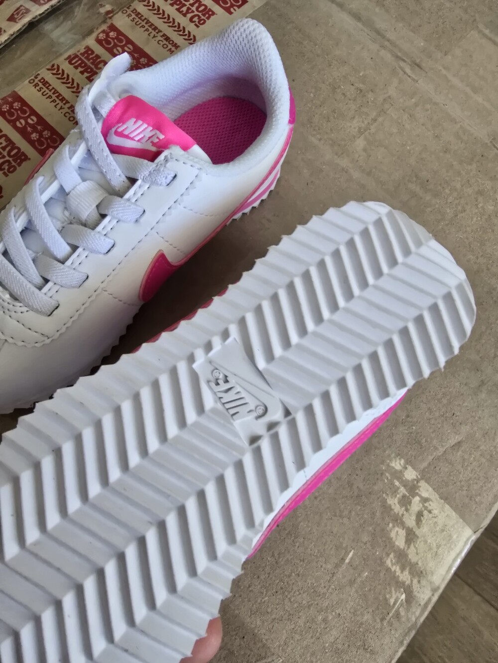 NEW Nike Kids' White Sneakers with Pink Swoosh - Picture 3 of 7